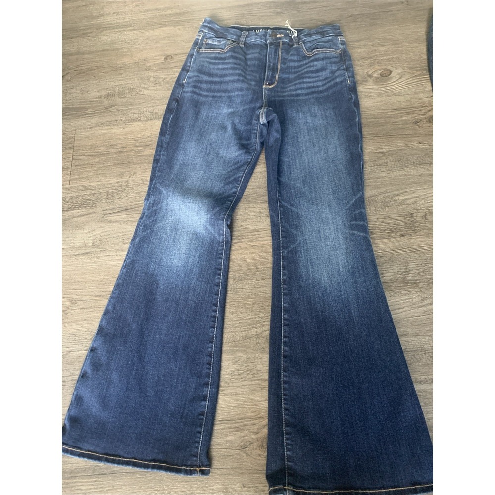 American Eagle Curvy Super High Rise Flare Jeans Medium Wash Women’s 8 Short